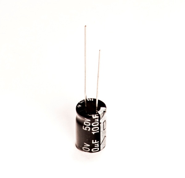 Конденсатор Электролитический 105* 100 uf 50 v 8x12mm серия CD263 Elzet (P/N 105* 100 uf 50 v 8x12mm серия CD263)